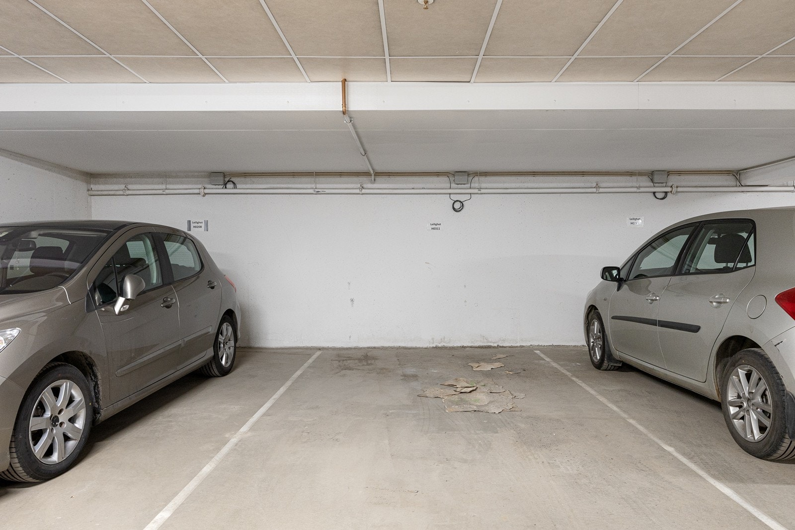 Leiligheten har garasjeplass i felles parkeringskjeller. Galleribilde