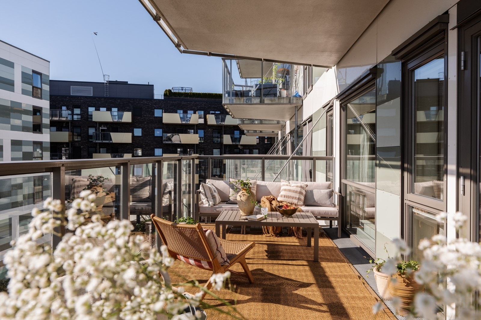 Her kan man nyte gode solforhold store deler av dagen. Galleribilde