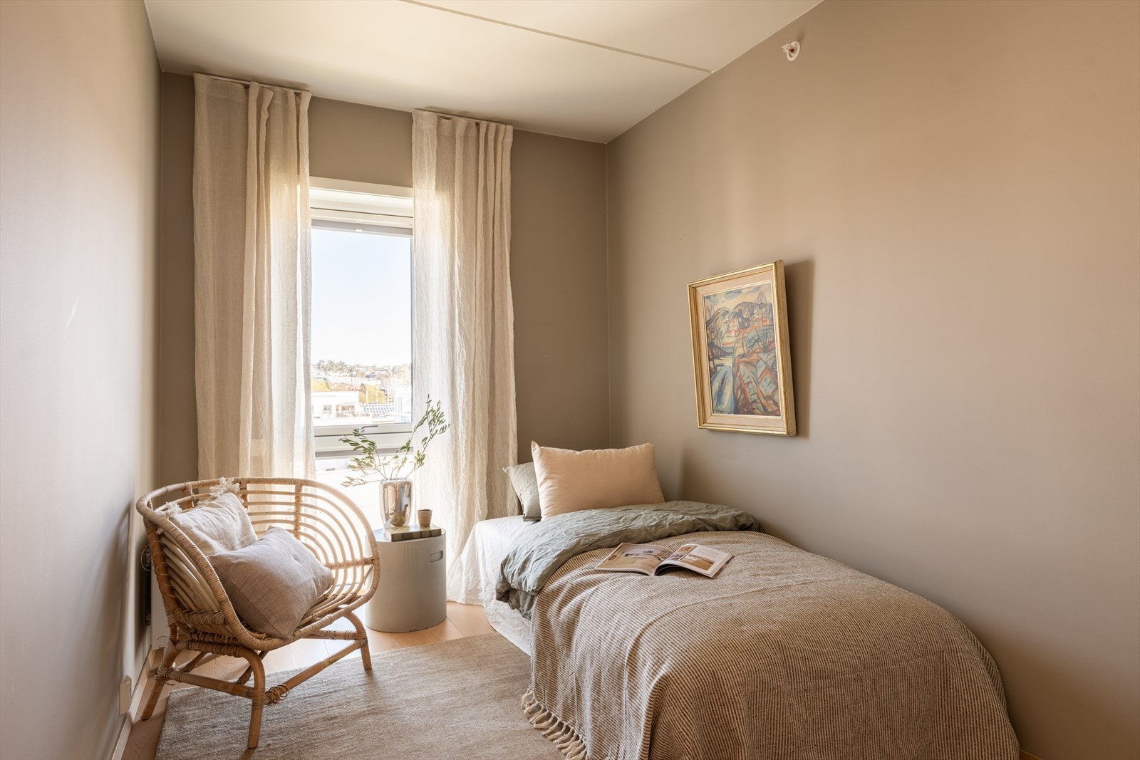Soverom II er også av god størrelse, med god plass til seng og annet ønsket møblement. Galleribilde