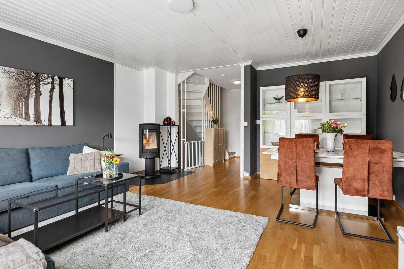 God plass til spisebord - perfekt for sosiale sammenkomster Galleribilde