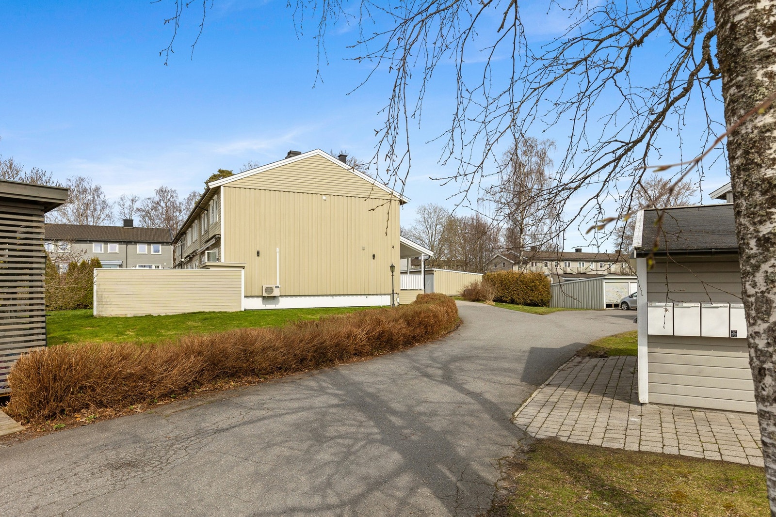 Rolig og etablert boligområde med internvei og lite gjennomgangstrafikk Galleribilde