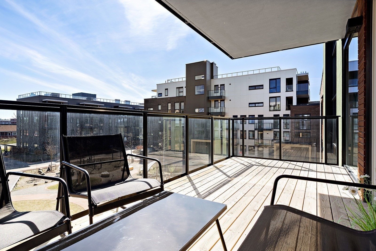 Astri Frisaks vei 9 er en moderne 2-roms andelsleilighet fra 2023 med heis. Leiligheten ligger fint til i 3. etasje med balkong på ca. 12,5 m². Galleribilde