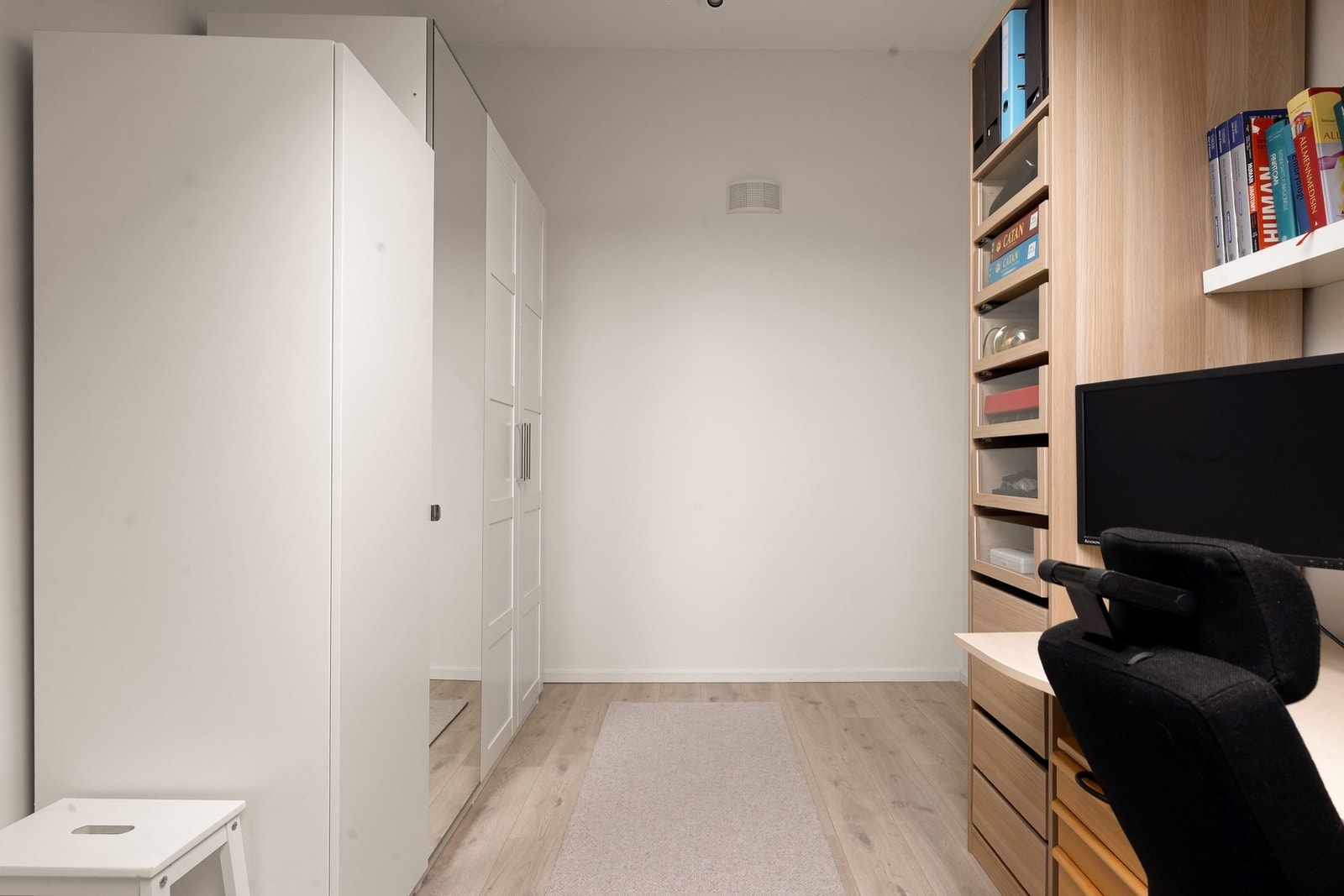 Soverom benyttet som et kontor. Galleribilde