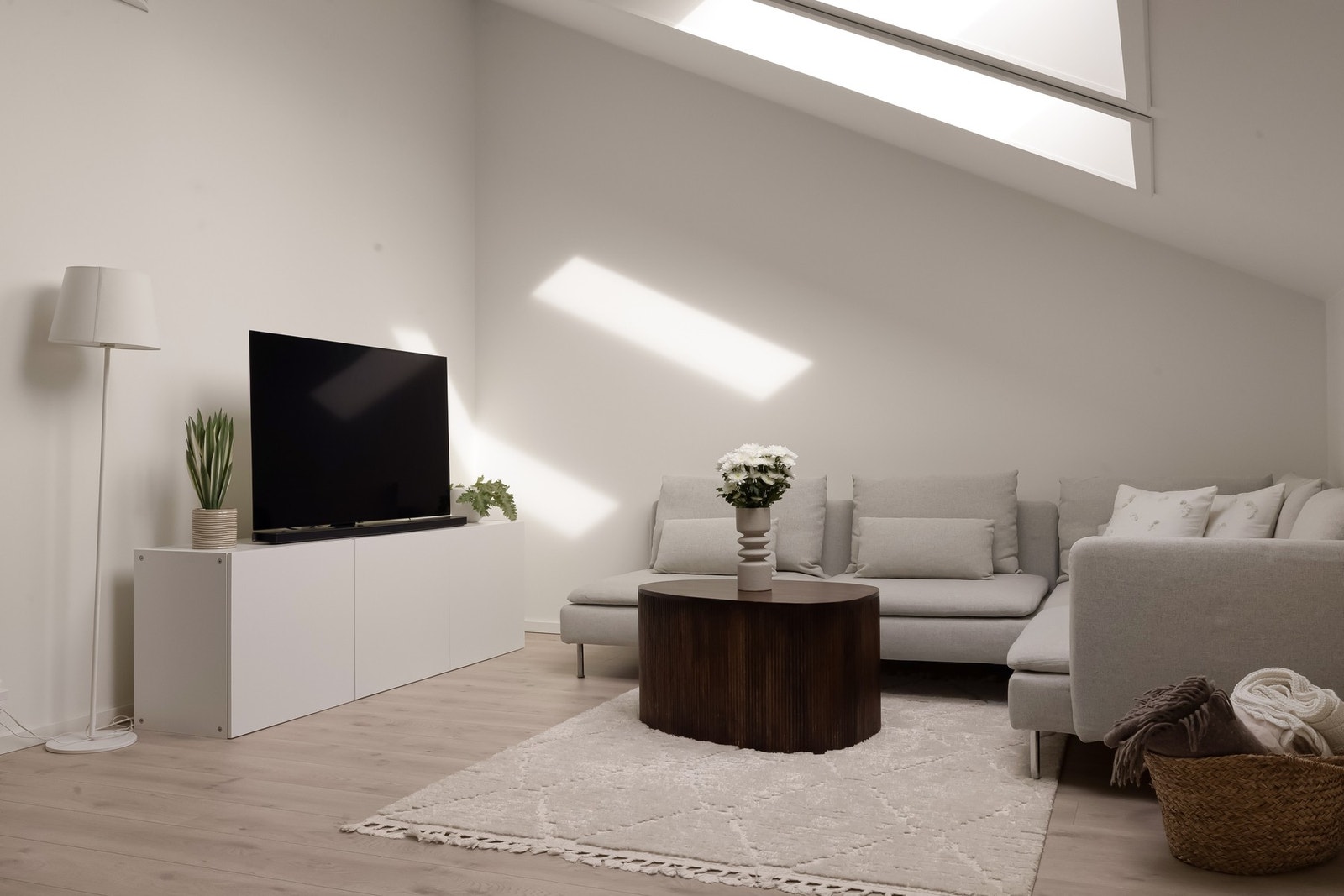 Hyggelig loftstue - perfekt med et ekstra oppholdsrom dersom man ønsker å trekke seg tilbake i en hektisk hverdag. Galleribilde