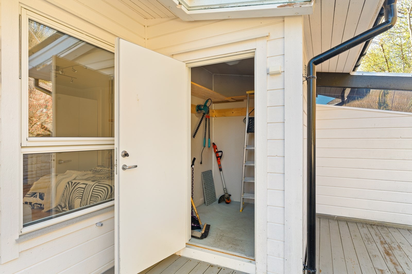 På terrassen er det ekstern bod på 2,8 m². Galleribilde