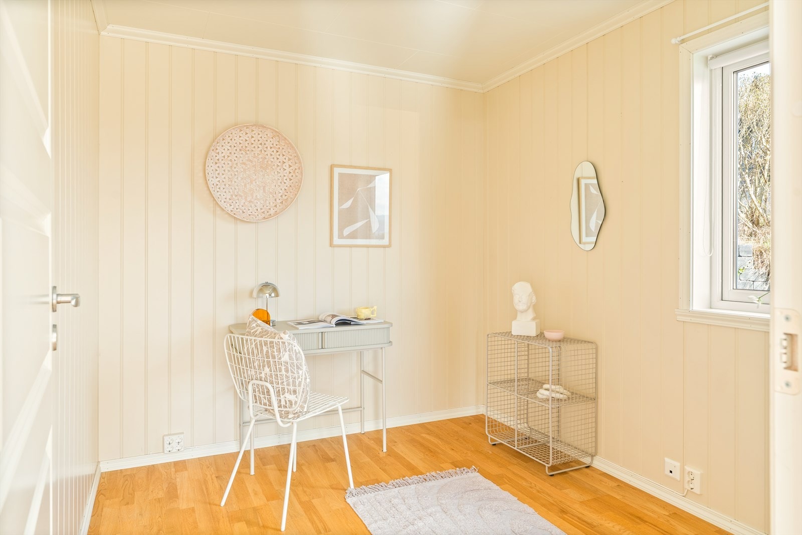 I etasjen finner du også et praktisk kontor. Galleribilde