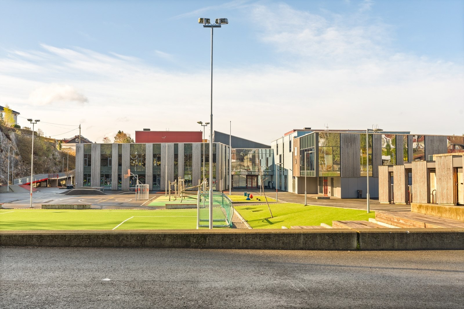 Barnevennlig beliggenhet med kort vei til Kleppestø barneskole Galleribilde