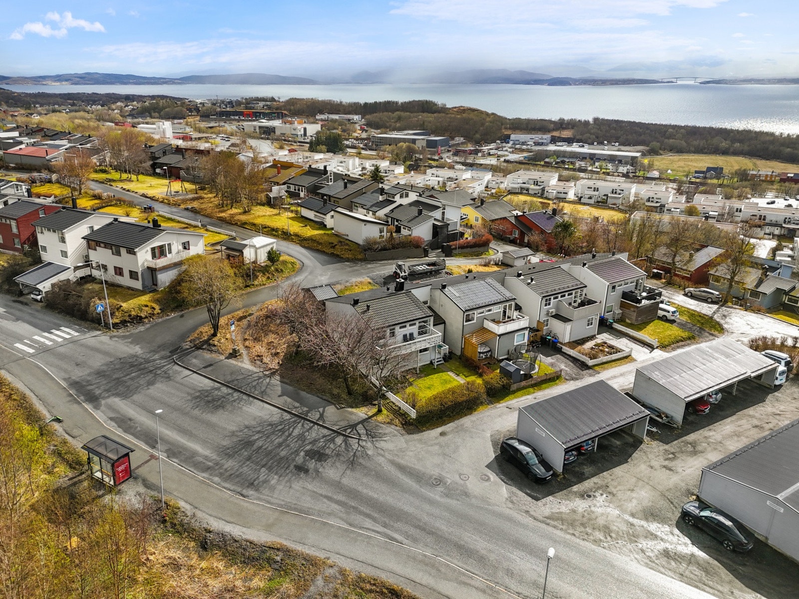 Fra leiligheten er det nærhet til populære Hunstadsenteret, skoler, offentlig transport og flotte turområder Galleribilde