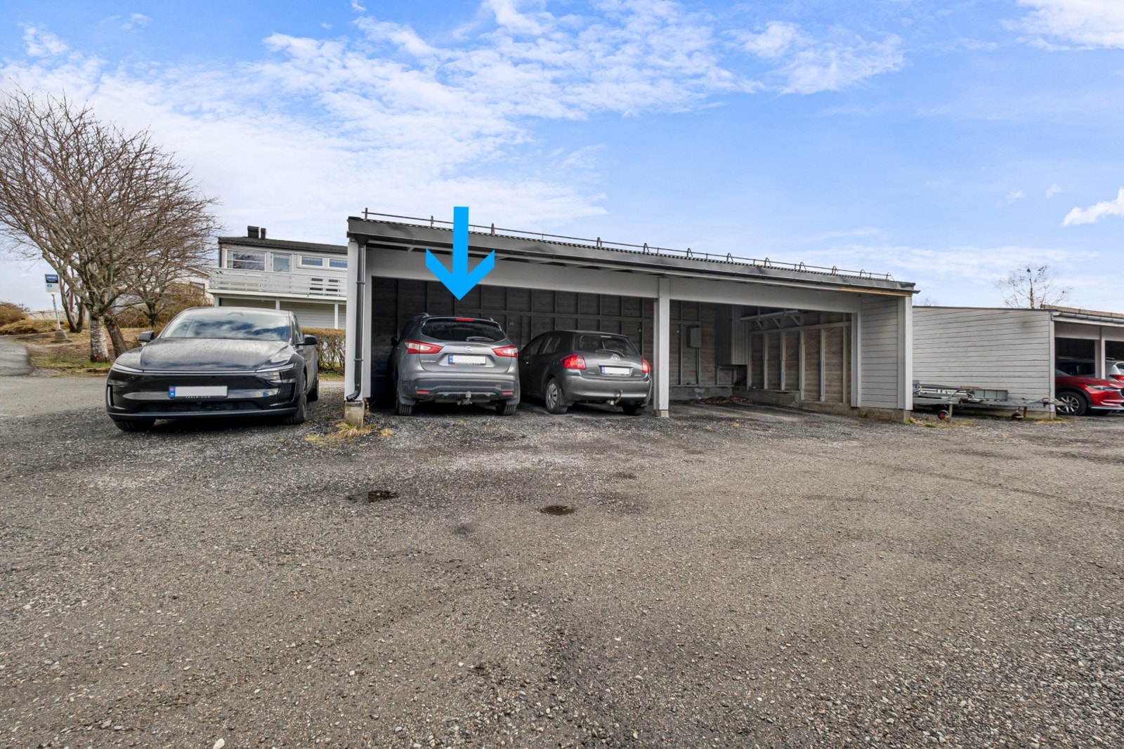 Her disponerer man også egen plass i carport- kort avstand fra boligen. Galleribilde