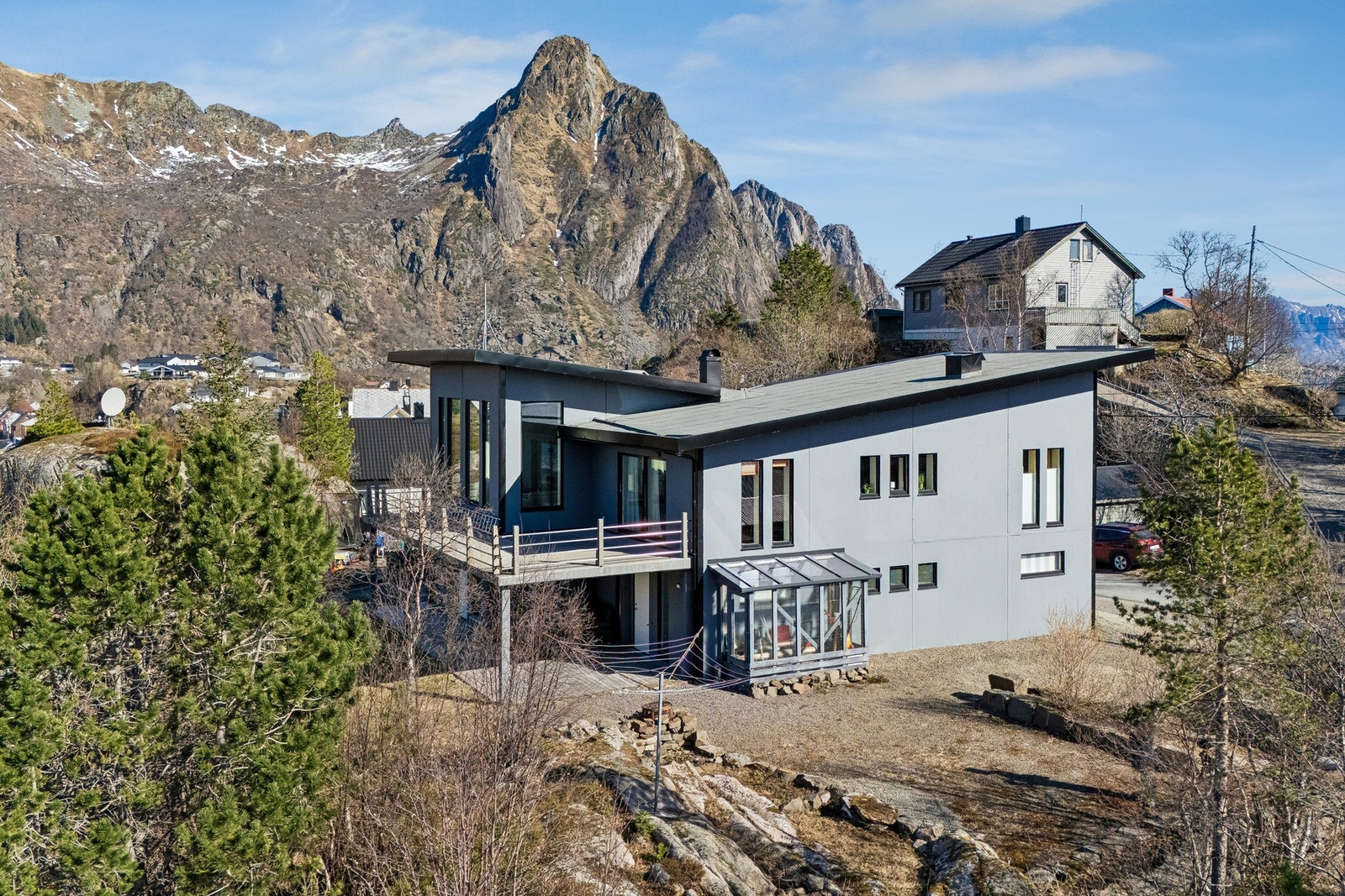 Dette er en unik bolig med moderne preg med plass til hele familien. Galleribilde