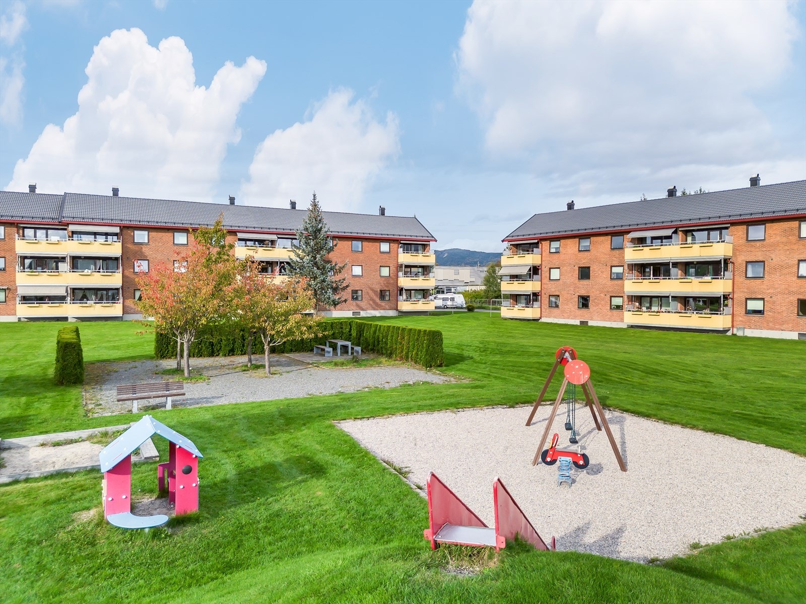Olea Crøgers veg 16D ligger fint og sentralt til, i et attraktivt boligområde på Falkum i Skien. Galleribilde
