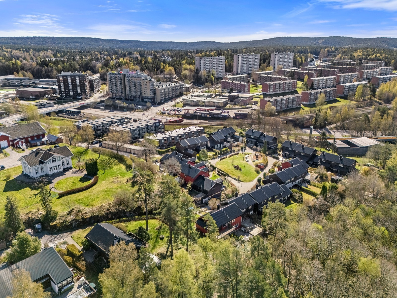 Området byr på en sjelden kombinasjon av nærhet til marka og kort vei til byens fasiliteter. Galleribilde