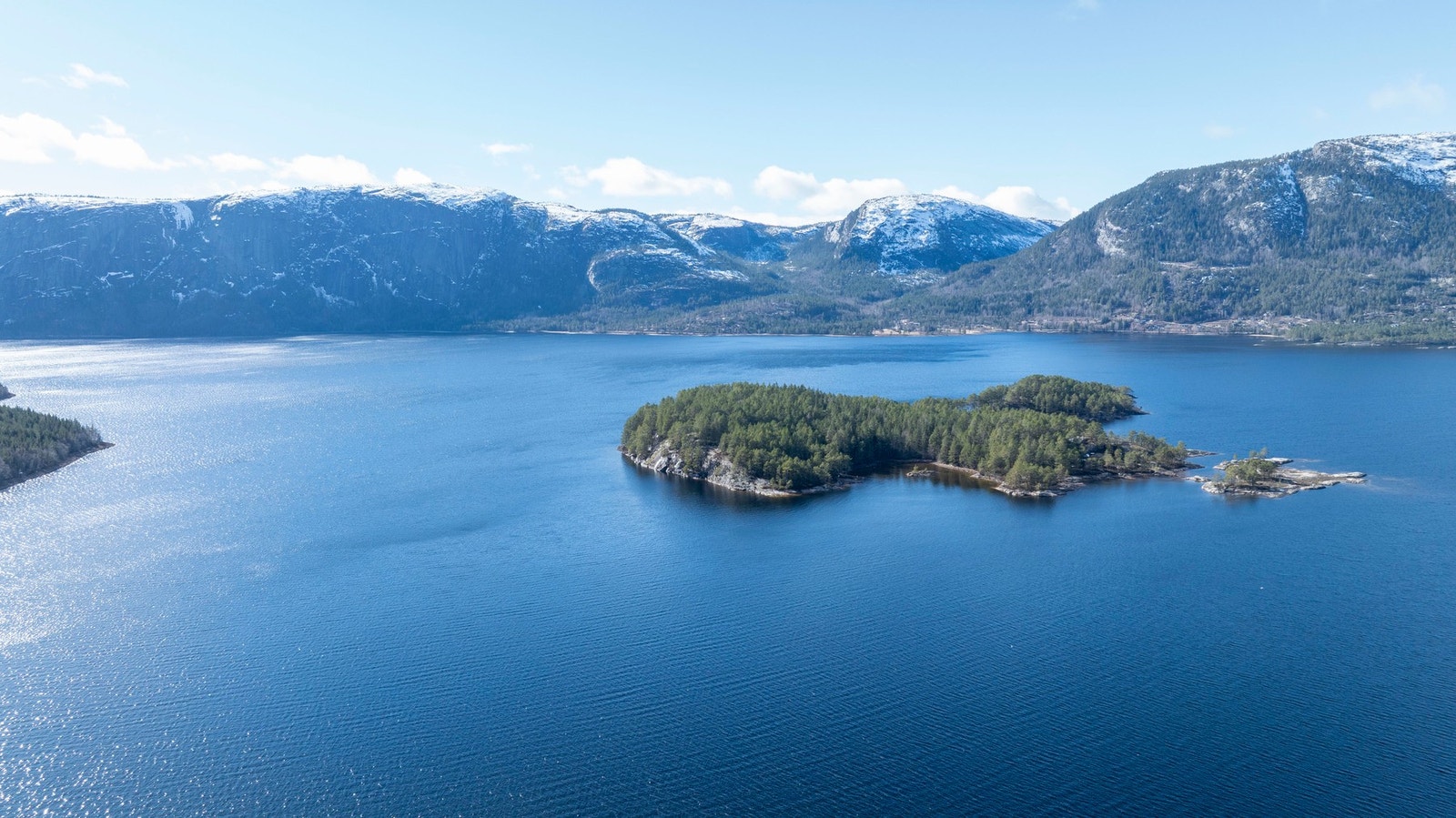 Området byr på gode rekreasjonsmuligheter året rundt, med nærhet til både vann og turterreng. Galleribilde