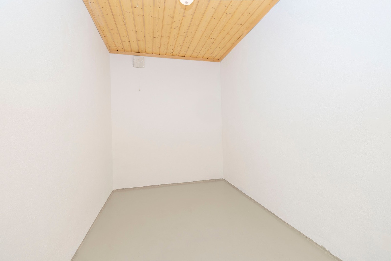 Videre er det gode oppbevaringsmuligheter i bod og matbod. Galleribilde