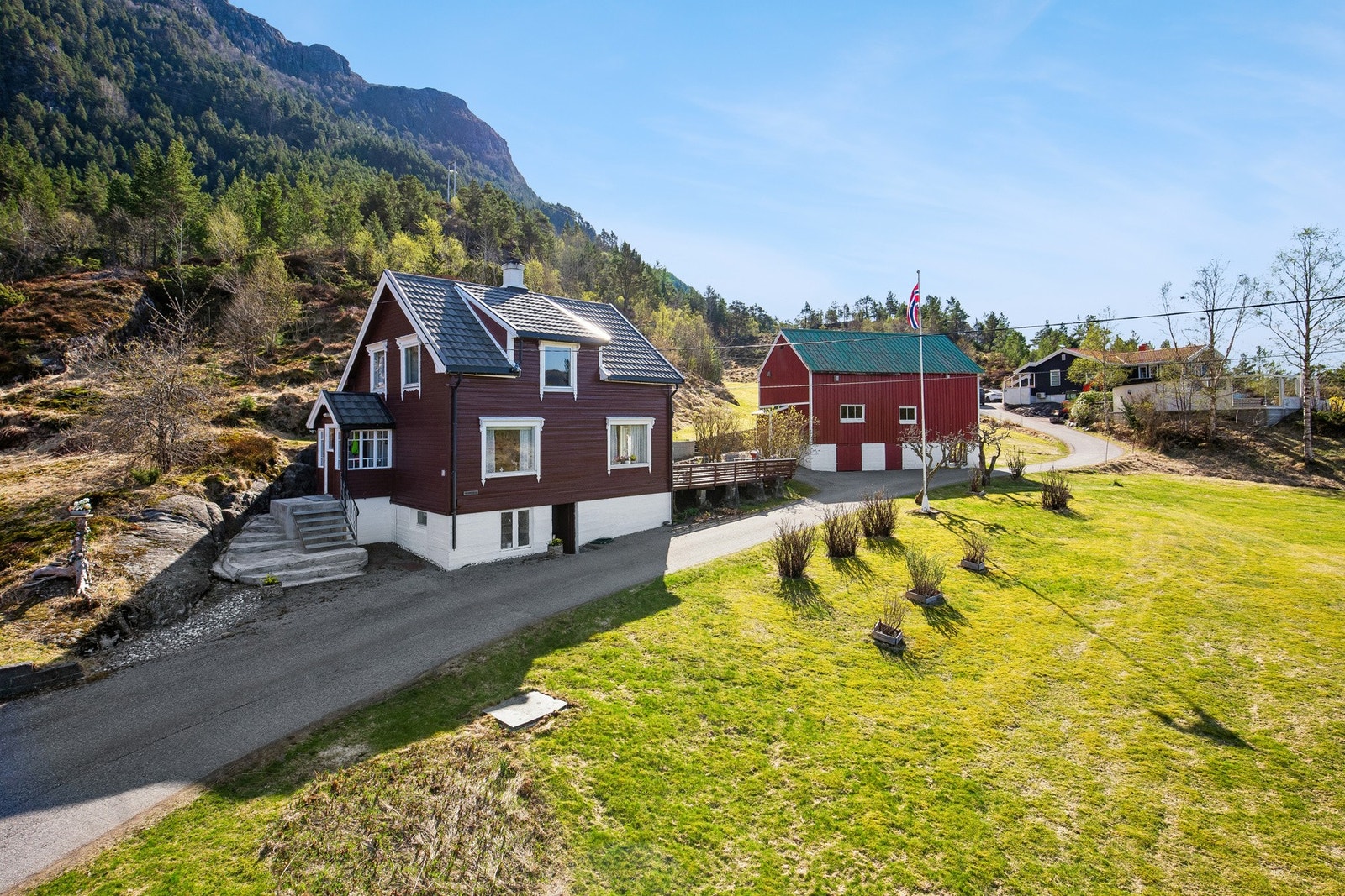Landbrukseiendom i vakre omgivelser! Galleribilde