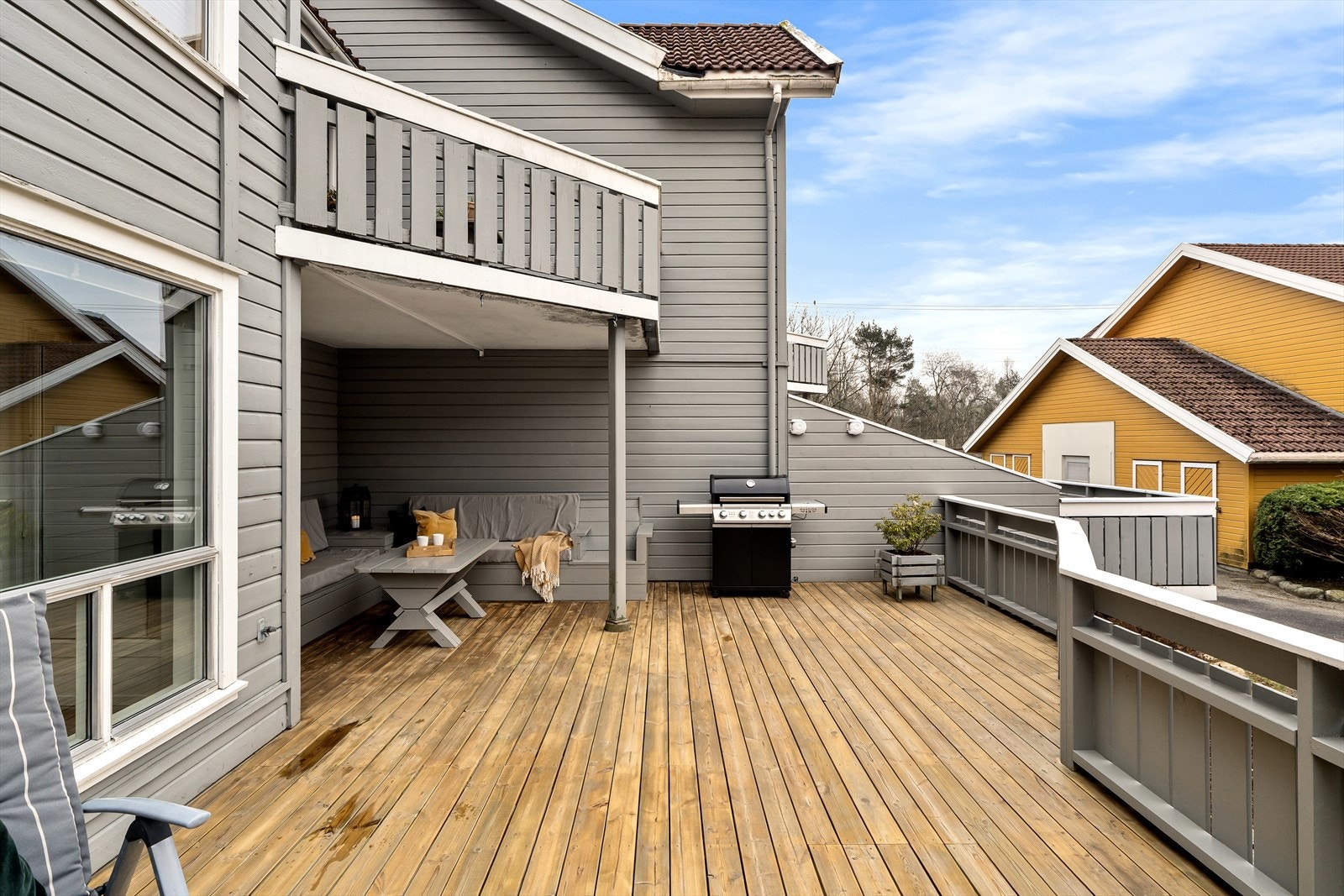 Sentrumsnær leilighet på 80 m² med parkering i lukket garasje, samt stor terrasse som vender sørvest. Galleribilde