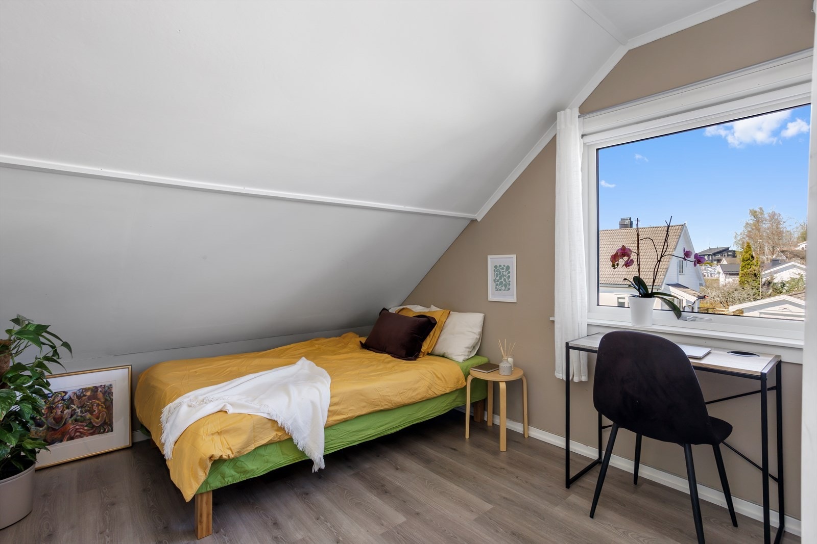 I tillegg til hovedsoverommet er det to barnerom/gjesterom i samme etasje. Galleribilde