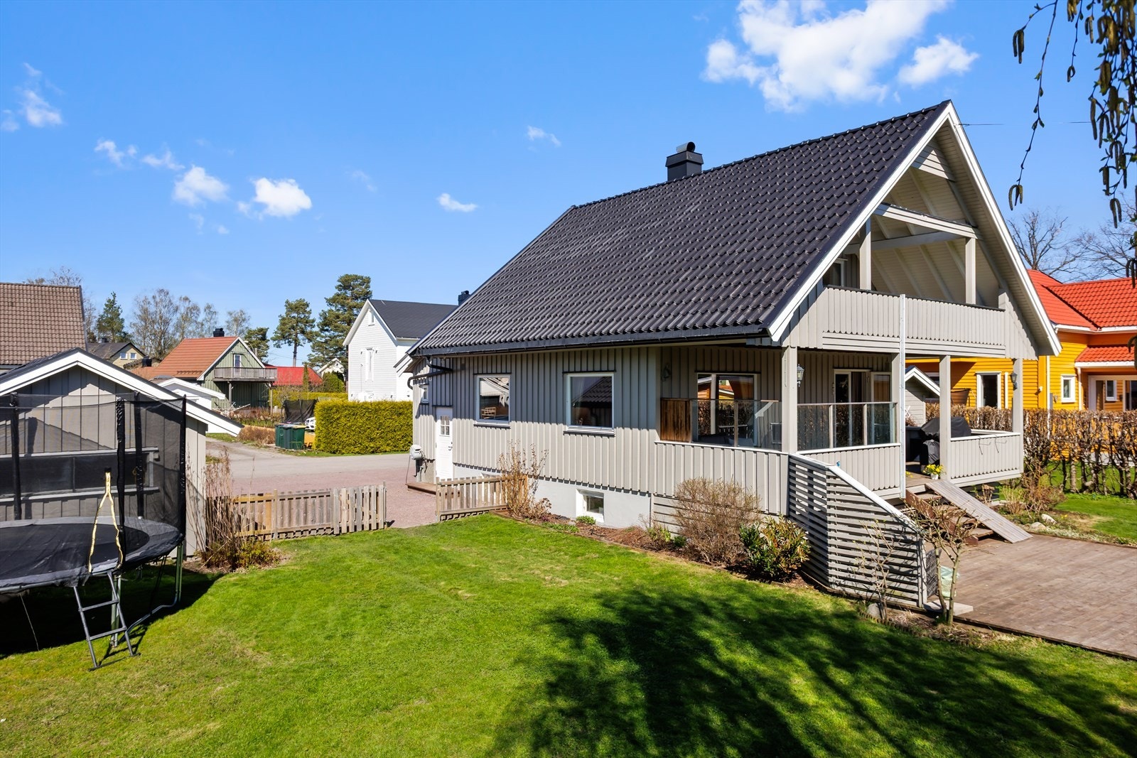 Eiet tomt på 861 kvm med boltreplass for lek og rekreasjon for hele familien! Galleribilde