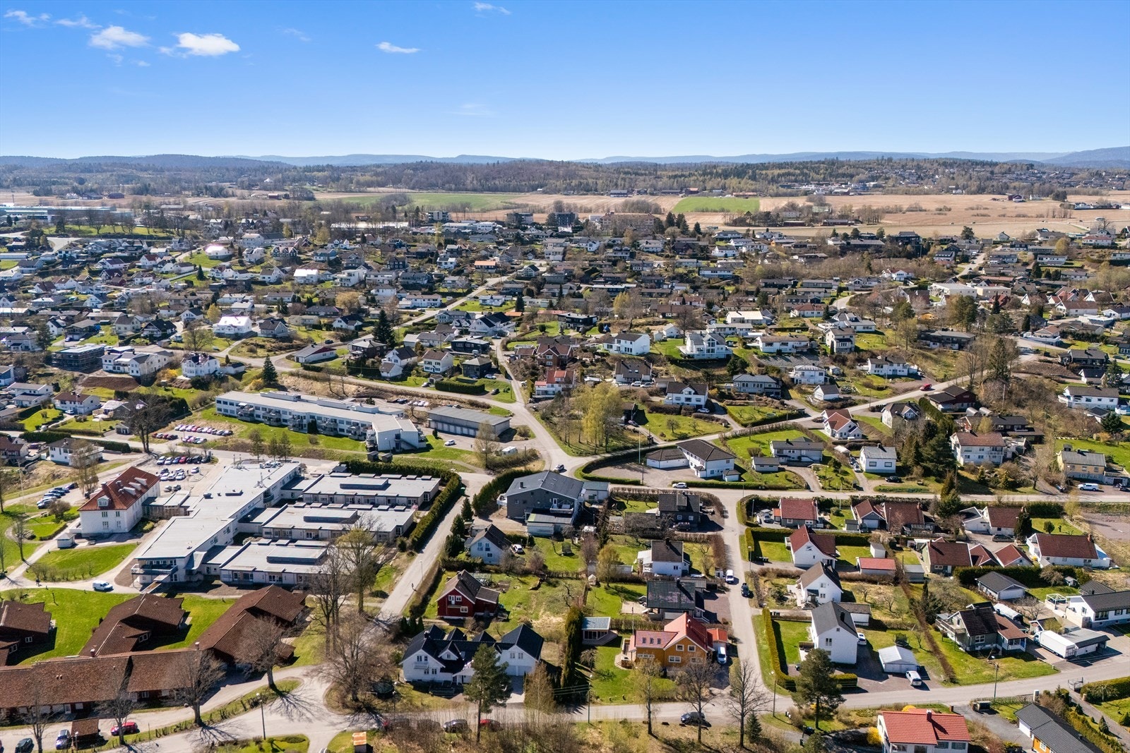 Kort vei til skole, barnehage og idrettsanlegg. Galleribilde