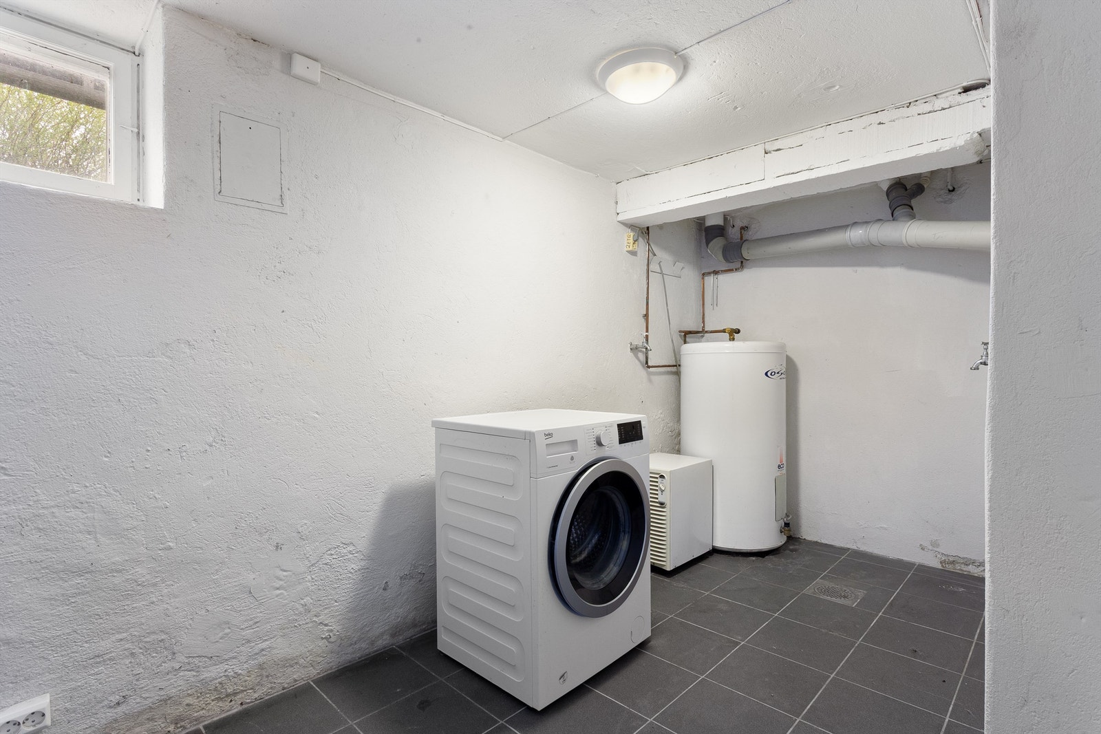 Tilgang til felles del av kjeller med eget disponibelt vaskerom/vaskekjeller. Galleribilde