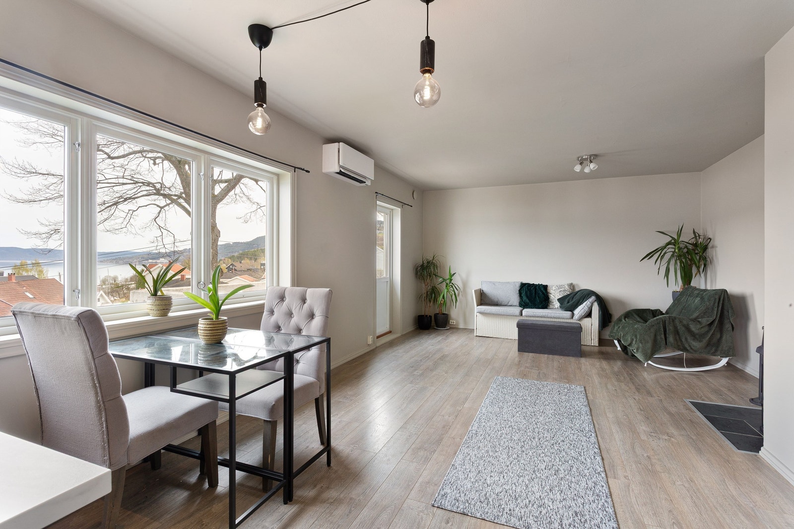 Fra stuen er det utgang til en 7 m² stor, østvendt balkong. Galleribilde