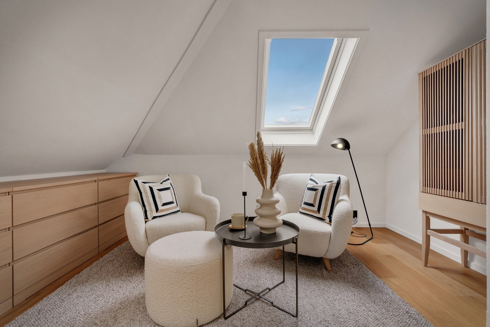 Loftsetasjen oppleves lun og sjarmerende. Galleribilde