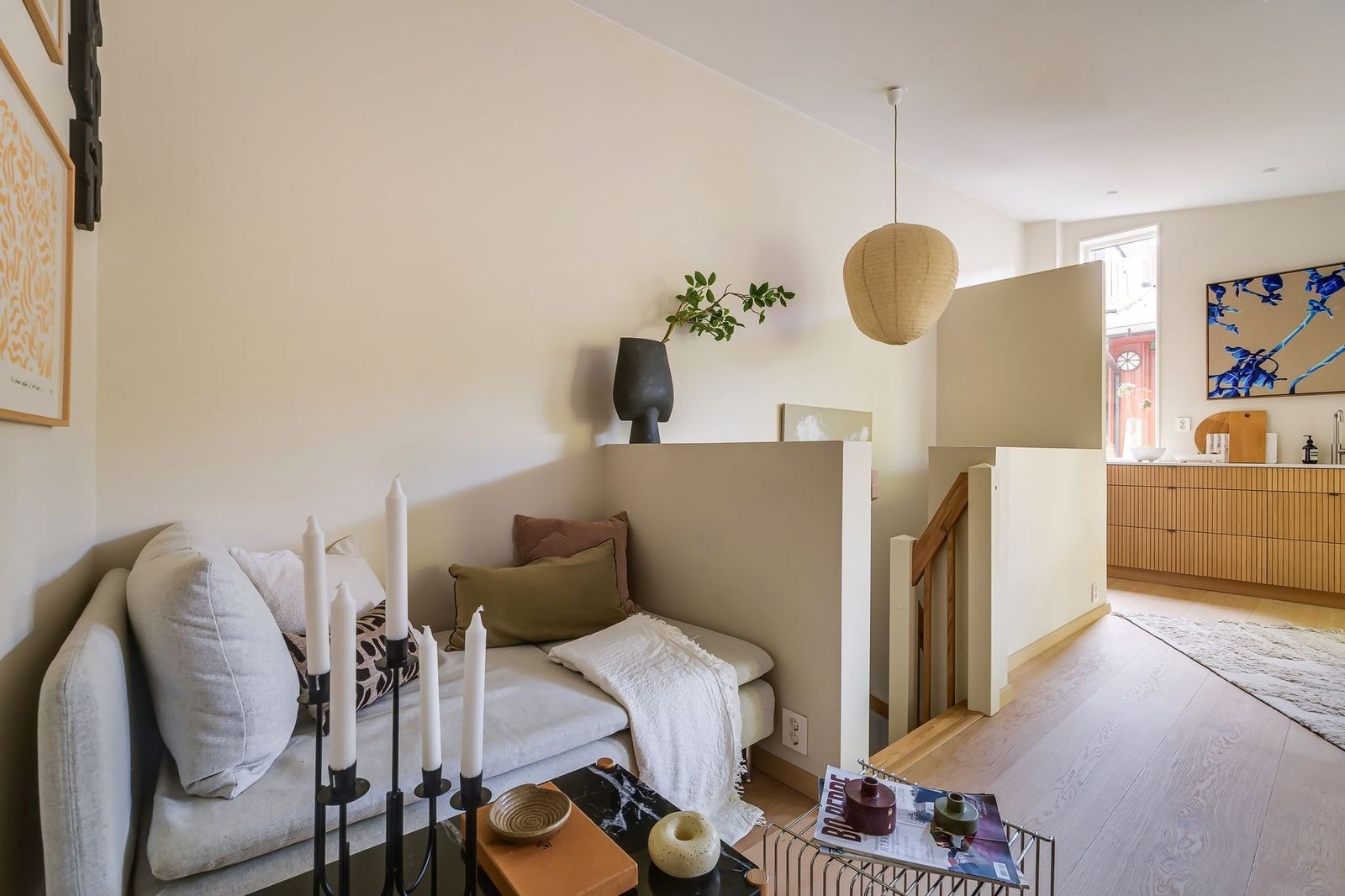 Her har man plass til en koselig sofakrok for late kvelder. Galleribilde