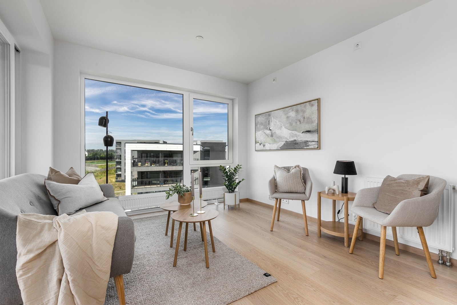 Oppvarming med vannbåren varme via radiatorer, samt balansert ventilasjon med varmegjenvinning - en meget energieffektiv leilighet! Bilde fra L707 Galleribilde