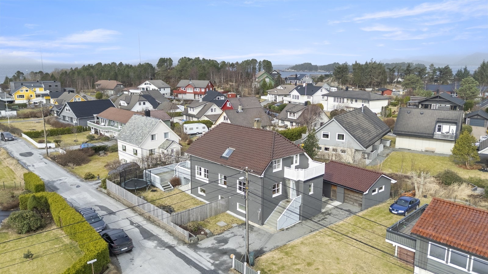 Den innhaldsrike bustaden ligg fint til i veletablert bustadområde Galleribilde
