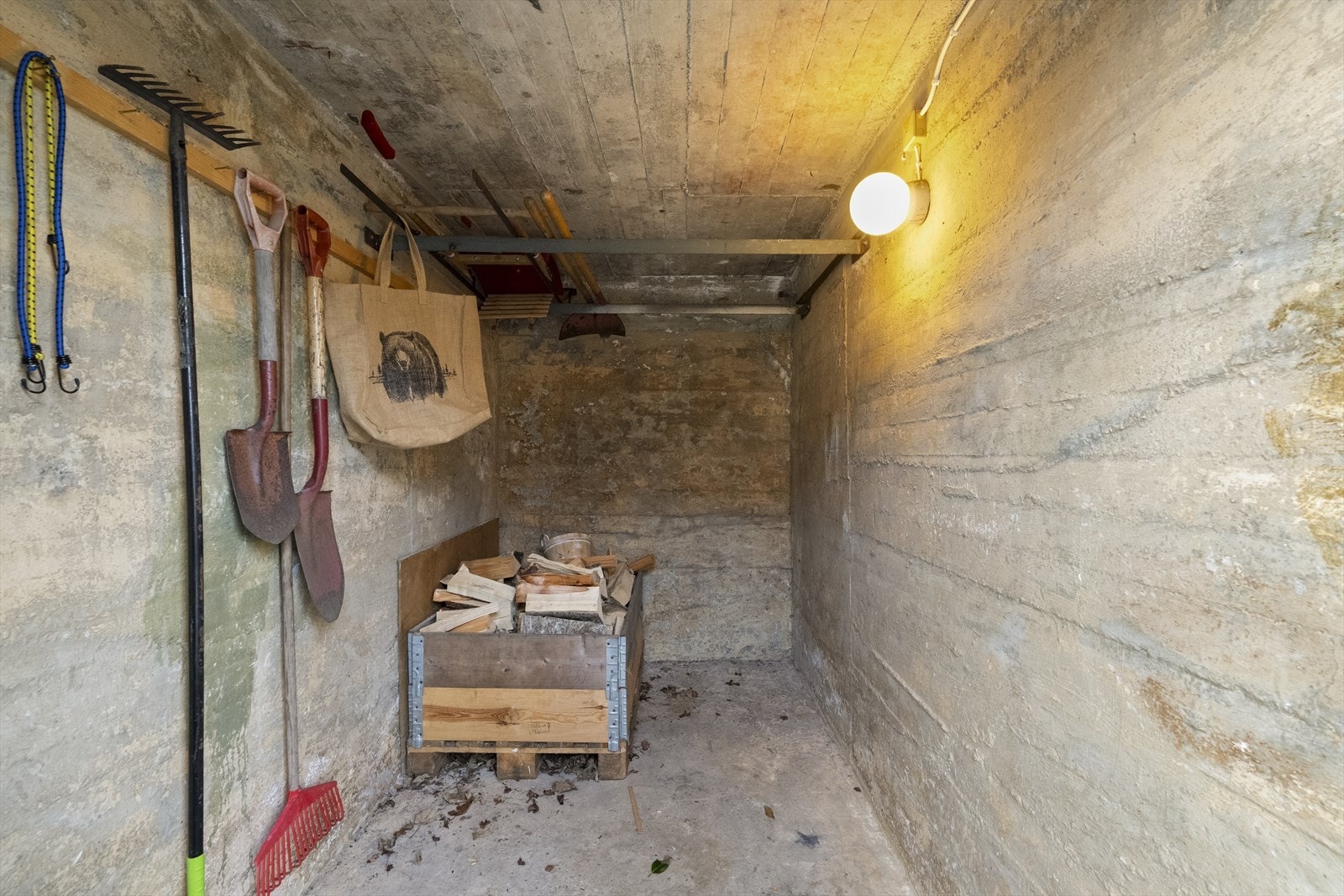 Under inngangspartiet er det også god lagringsplass. Galleribilde