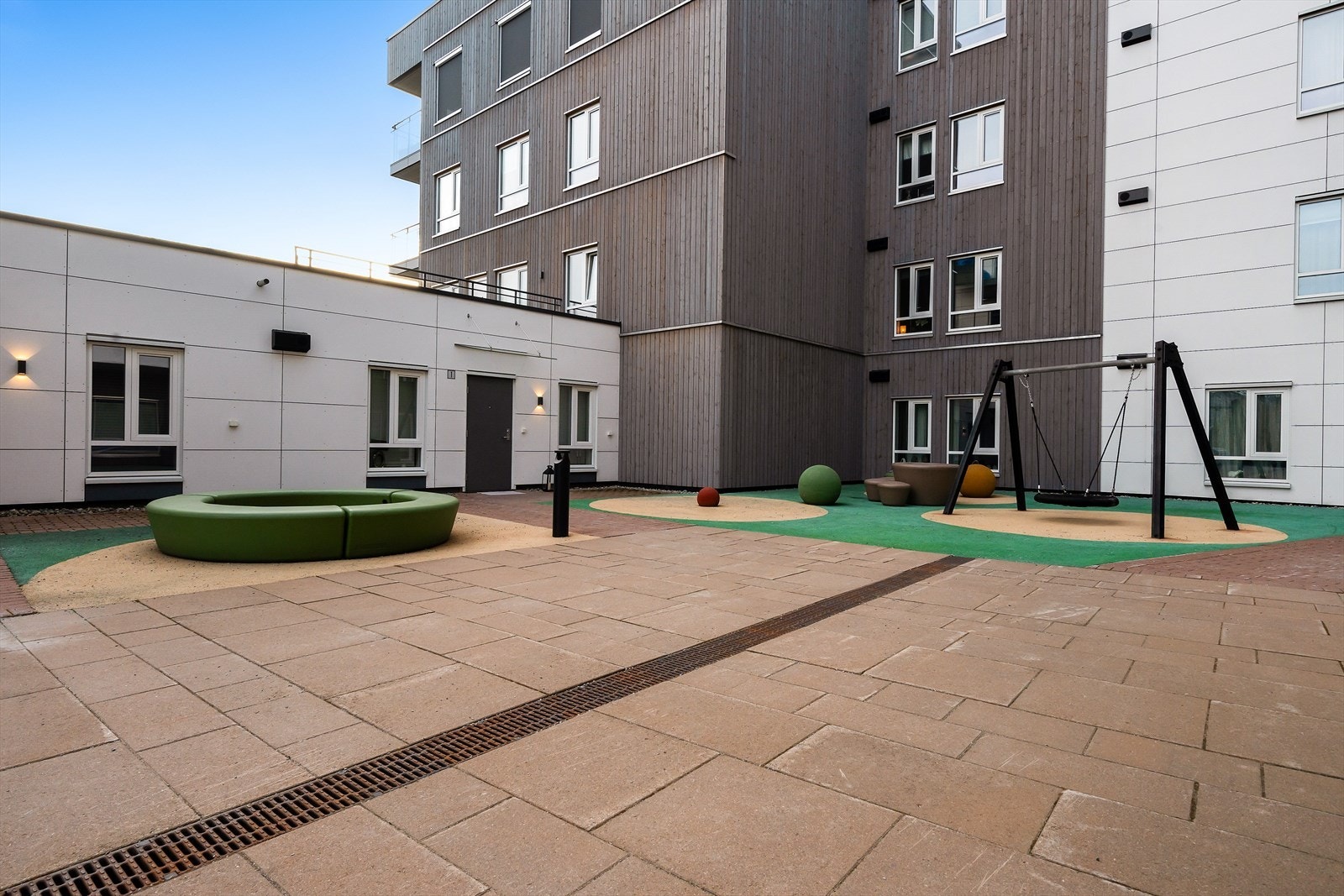 Etablert område med lekeapparater. Galleribilde