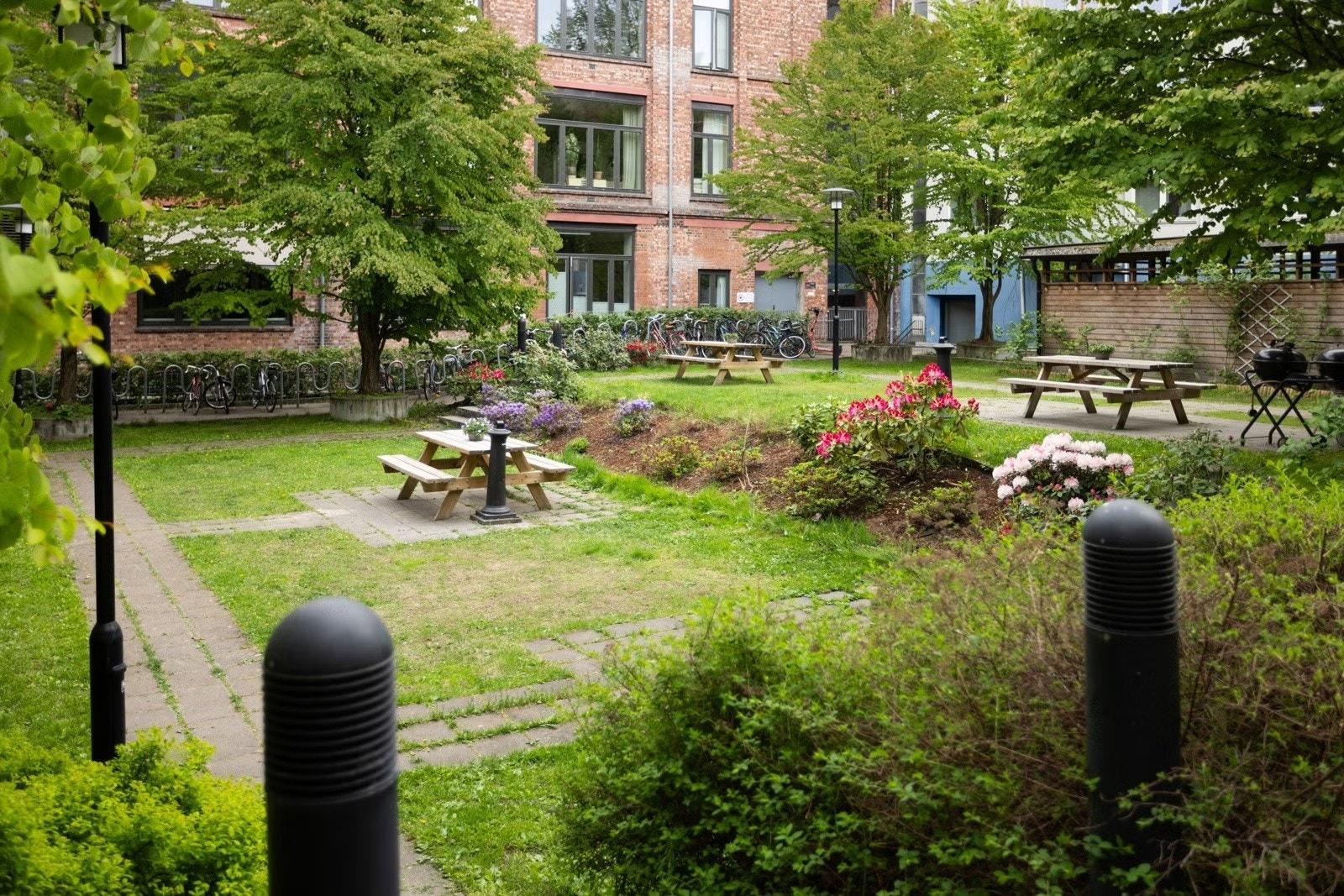 Borettslaget har flotte og parkmessige fellesområder. Galleribilde