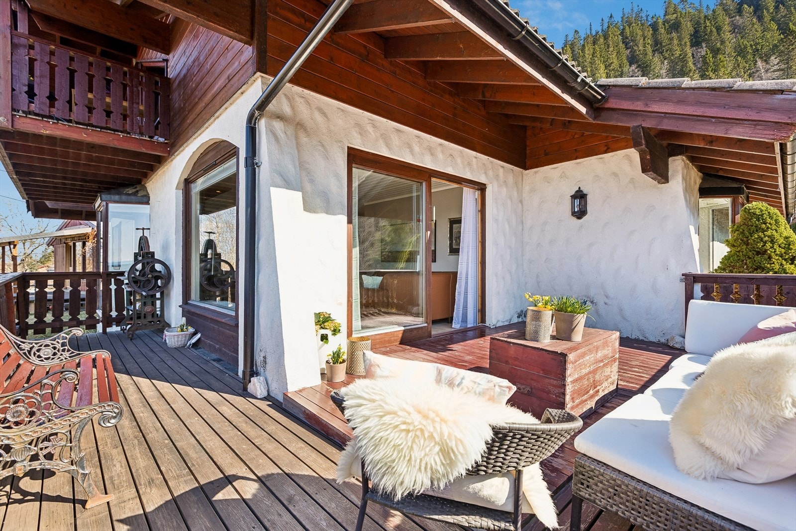 Boligen har totalt 35m² med terrasse- og verandaareal. Galleribilde