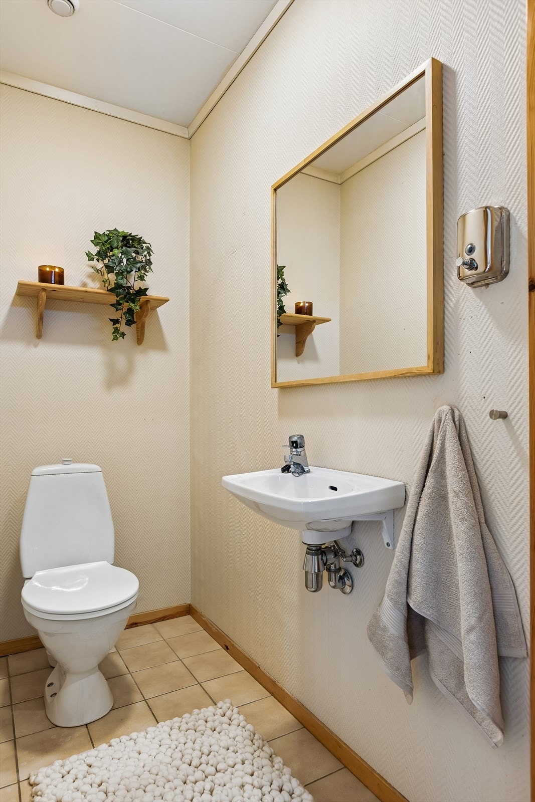 Det er et ekstra toalett i 1. etasje. Galleribilde