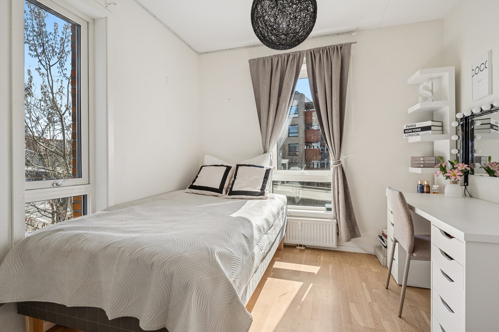 Leiligheten byr på totalt fire gode soverom med varierte innredningsmuligheter. Galleribilde