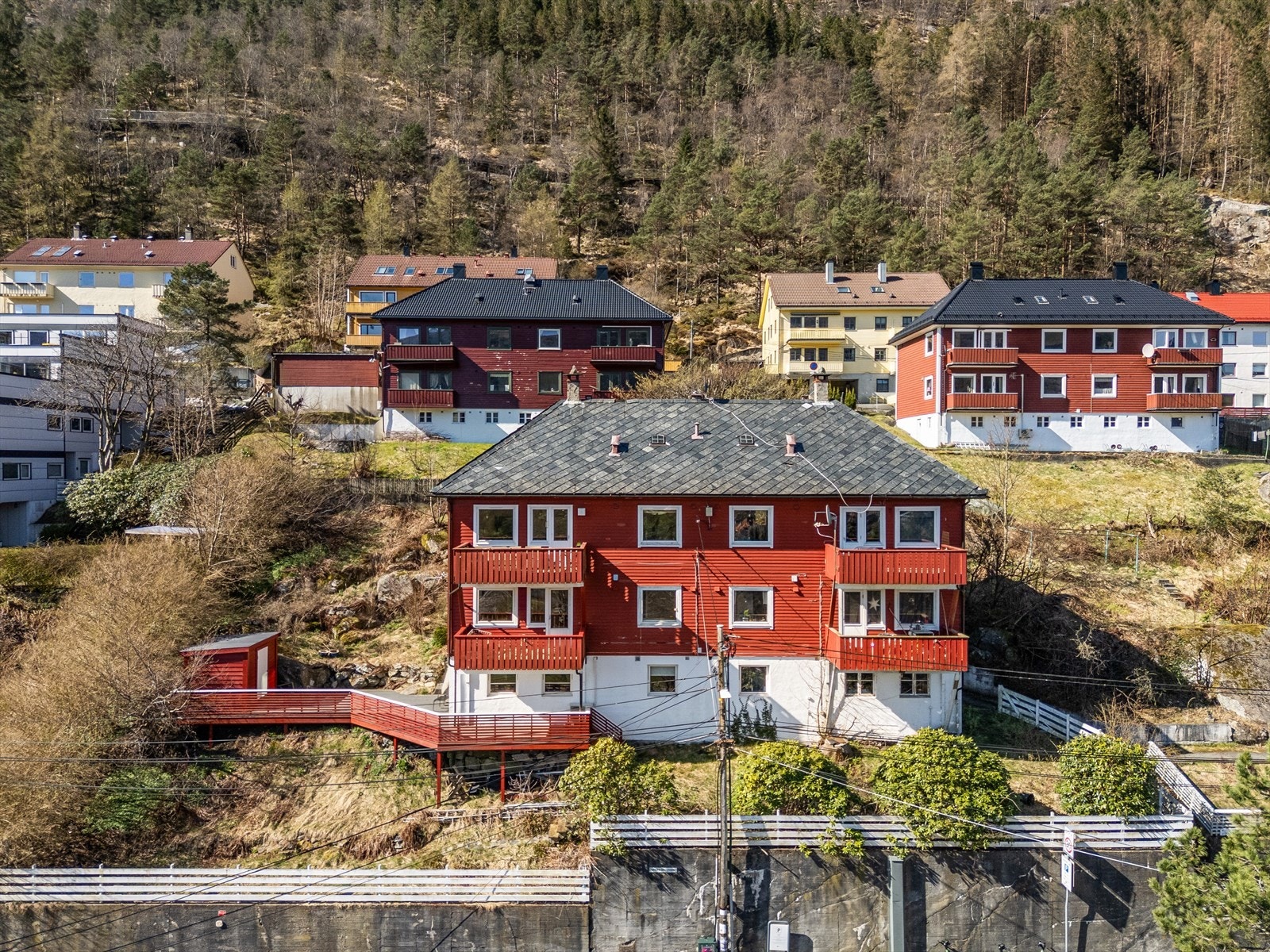 - Kort vei til dagligvarebutikk, kollektivtransport og turmuligheter - Galleribilde