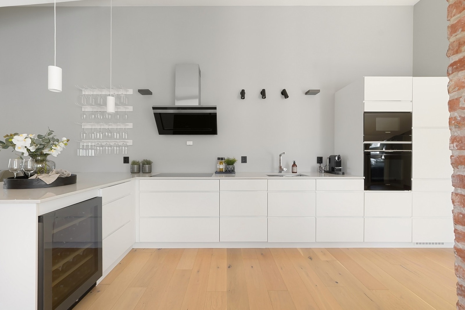 Moderne og stilrent kjøkken - Benkeplater i komposittstein fra Silestone. Galleribilde