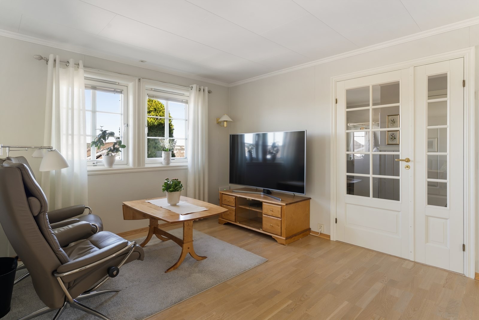 En del av stuen som er innredet som tv-stue. Her er det mange muligheter. Galleribilde