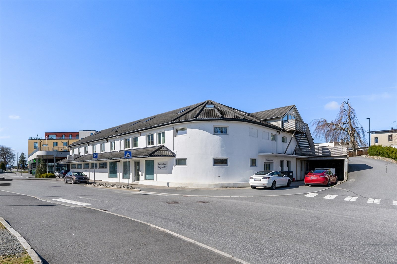 I tillegg er det kort avstand til barnehager, barne- og ungdomsskole, samt fantastiske turområder rundt Stemmen og Frøylandsvatnet. Galleribilde