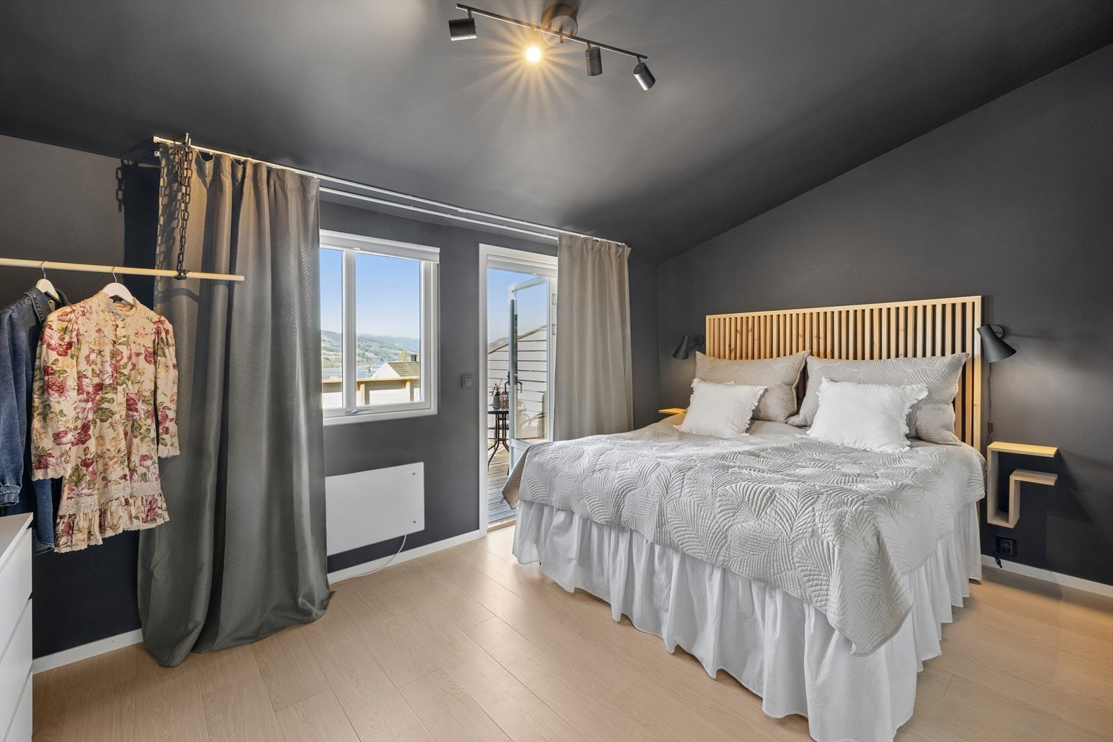 Hovedsoverommet er av god størrelse og har direkte utgang til en egen balkong på 14 m². Galleribilde