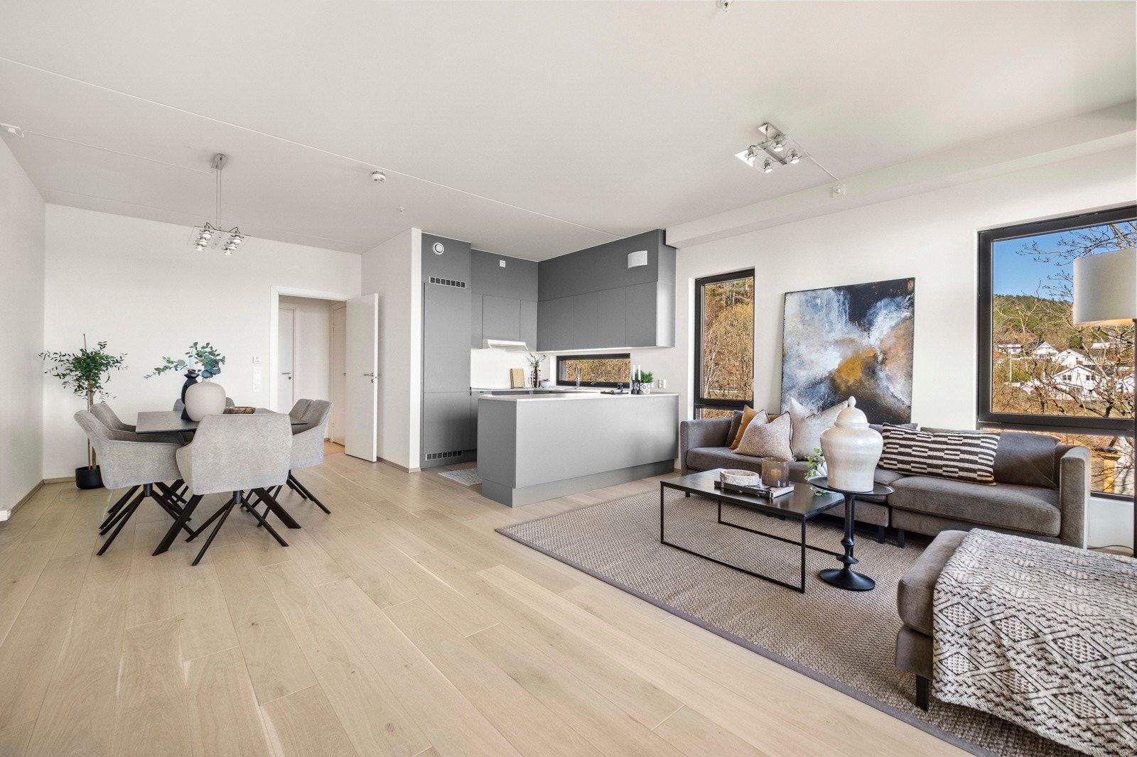 Her er det god plass til en stor spisestue - Perfekt for hyggelige middagsselskaper! Galleribilde