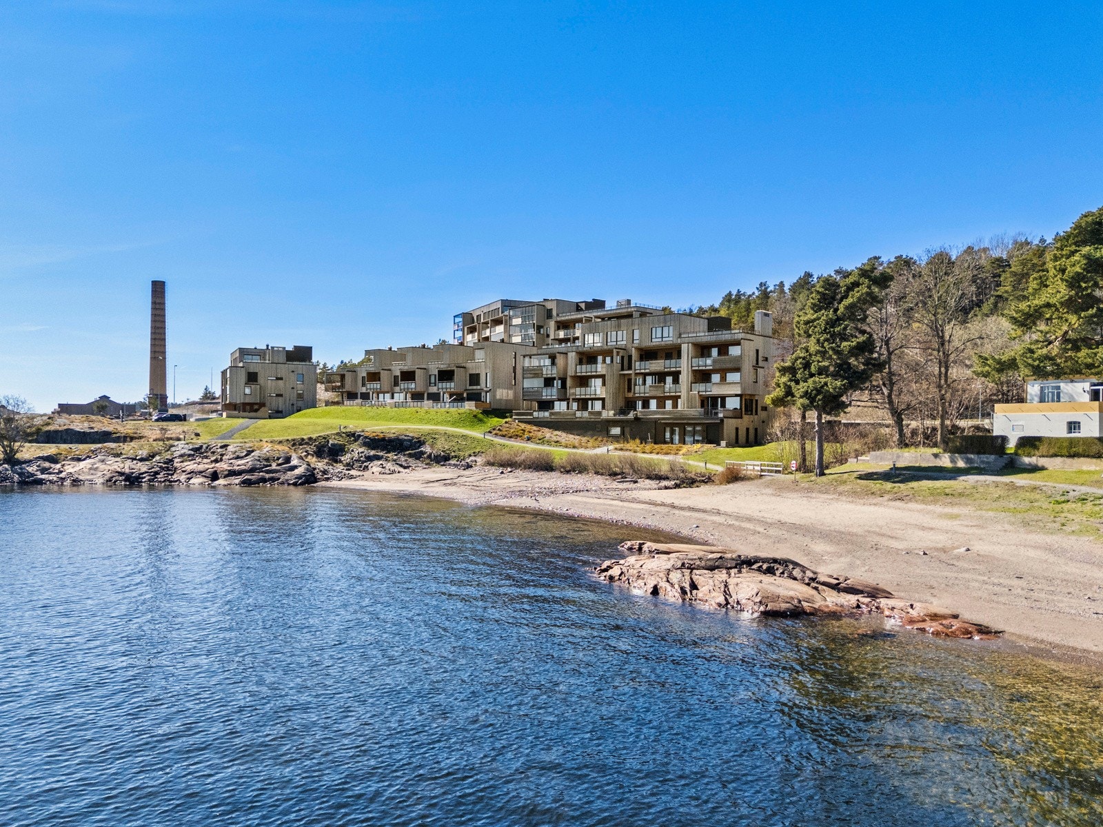 Her har du stranden rett på nedsiden av leiligheten. Galleribilde