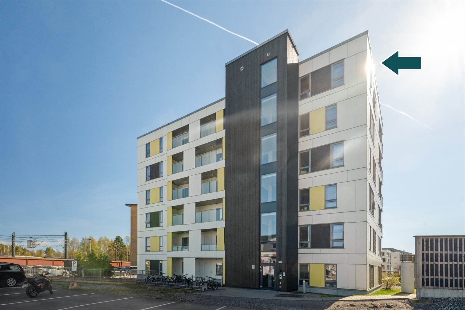 Leiligheten har sentral beliggenhet like ved Åråsen stadion og med gangavstand til Lillestrøm sentrum. Galleribilde