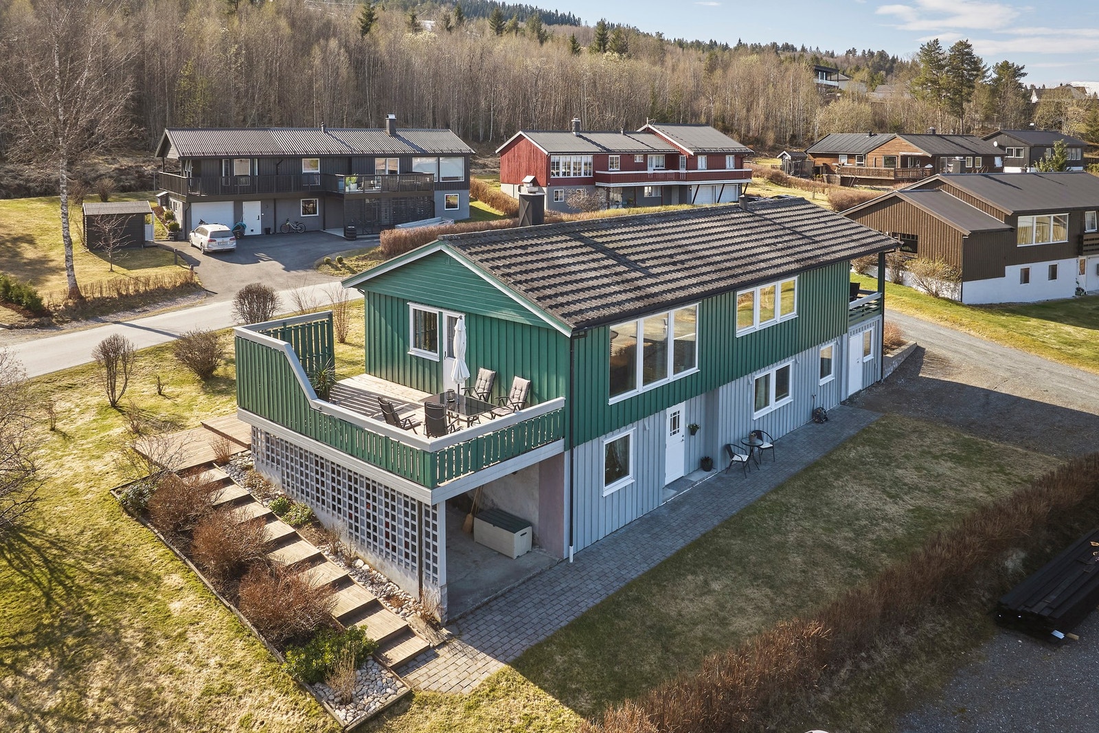 Eiendomsmegler 1 ved Marius Mellemseter Nes har gleden av å presentere Skogvegen 2! Foto av Nathan Lediard v/Lediard Foto AS. Galleribilde