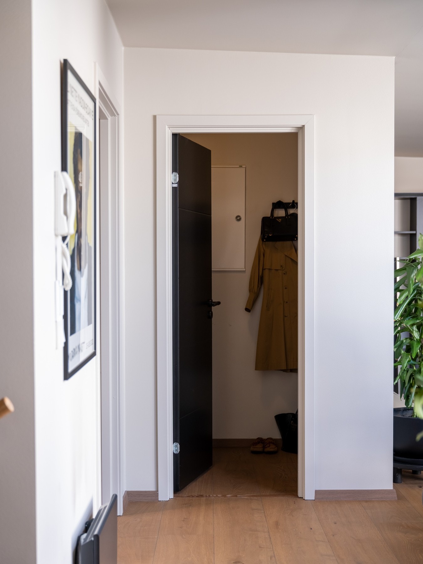 I tilknytning til rommet er det også en praktisk innvendig bod som gir gode lagringsmuligheter. Galleribilde