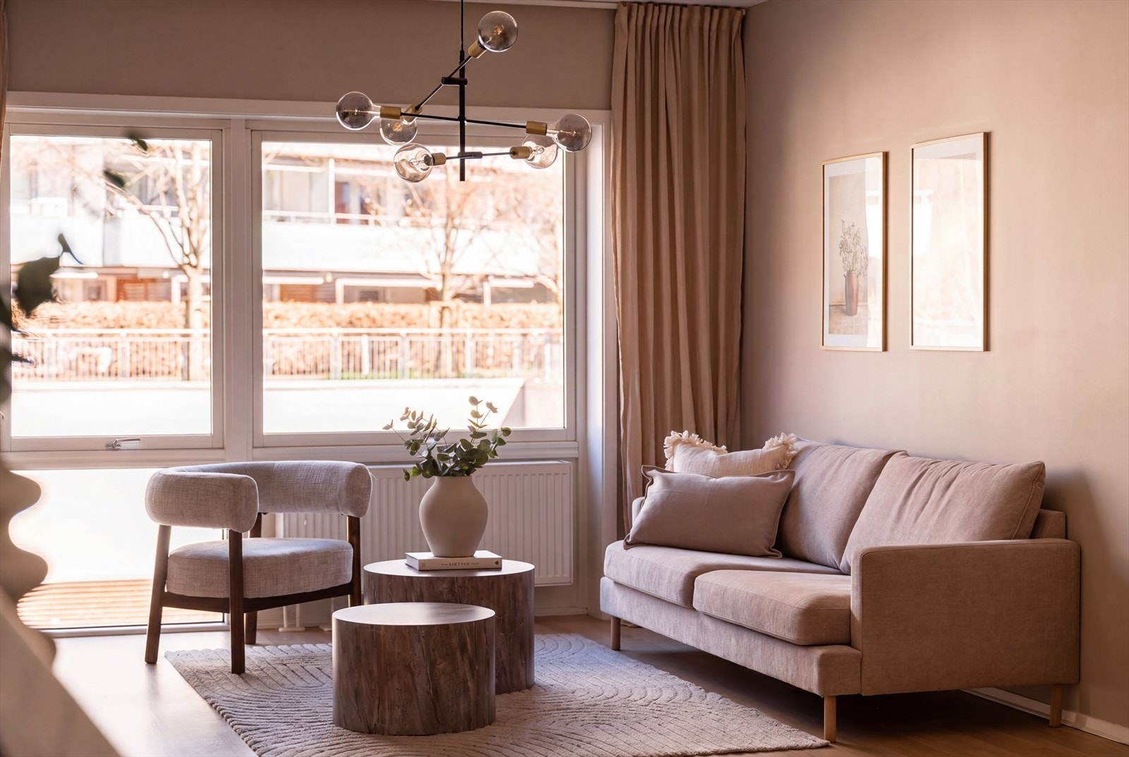 Leiligheten varmes opp via radiatorer tilknyttet fjernvarme. Galleribilde