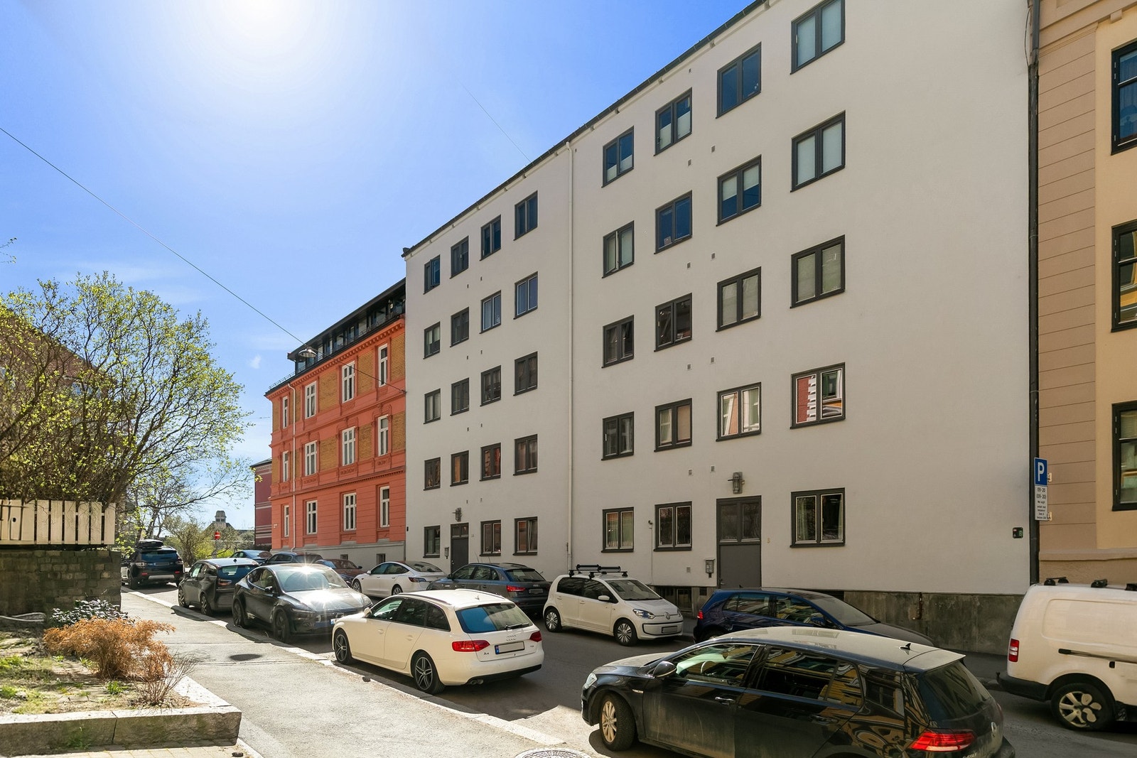 Flott leilighetsbygg hvor fasaden ble pusset opp i 2016. Galleribilde