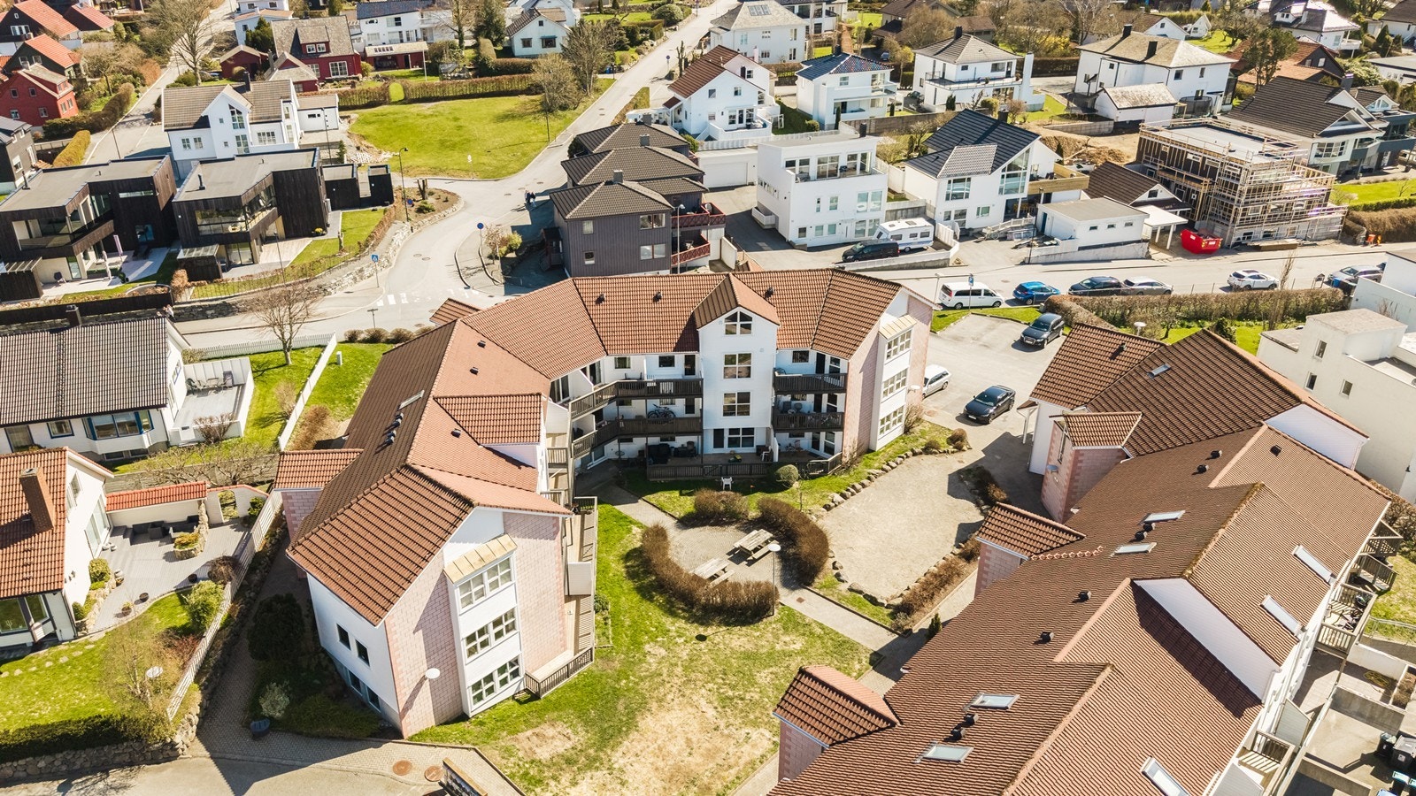 Leiligheten ligger i et attraktivt, sentrumsnært og barnevennlig område på Bryne, med svært god beliggenhet i forhold til Bryne sentrum. Galleribilde