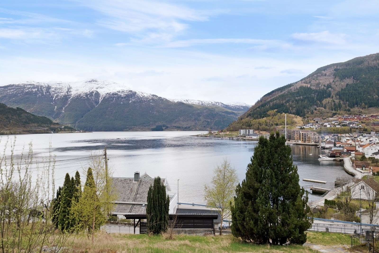 Regionen byr også på rike naturopplevingar med kort avstand til fjell og fjord der ein har høve til utfart heile året. Galleribilde