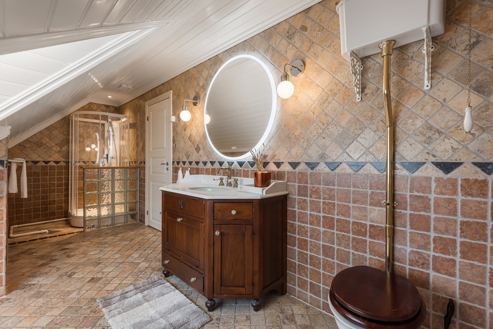 Flisbelagt bad med en klassisk stil Galleribilde